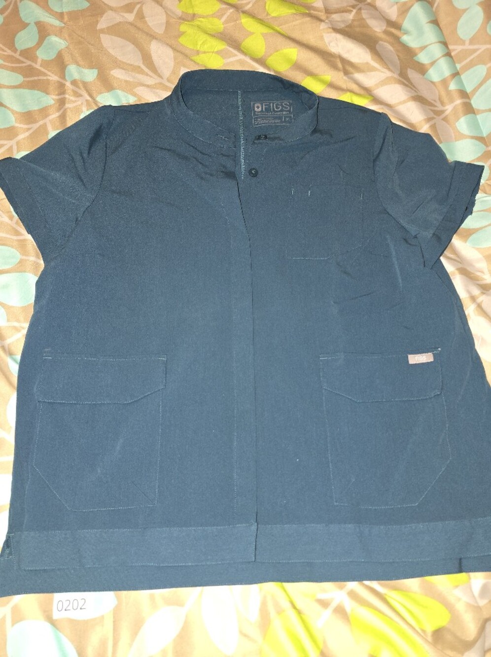 Figs Women's Caribbean Blue Short-Sleeve Button Up Scrub Shirt XL